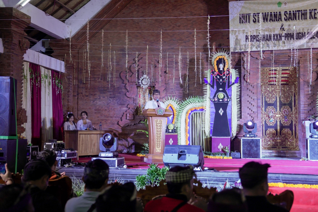 Bupati Giri Prasta Hadiri Perayaan HUT ST. Wana Santhi Desa Adat Semanik